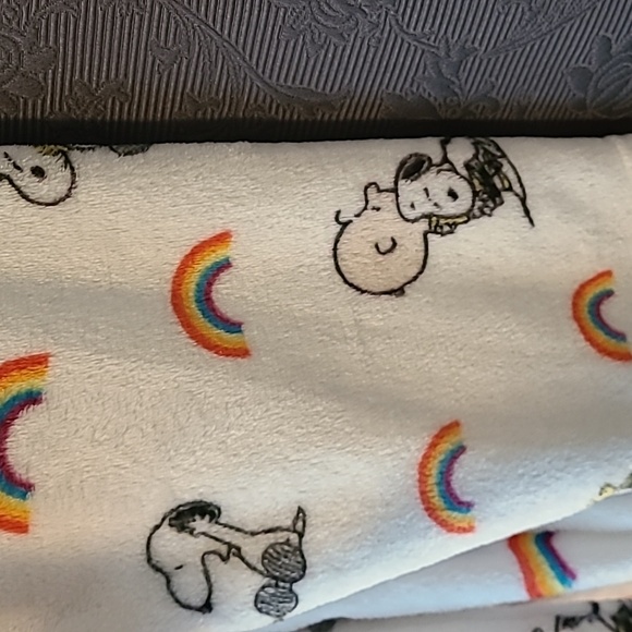 Berkshire Peanuts White Hooded Robe with Rainbow and Snoopy Design, L/XL - Picture 5 of 7